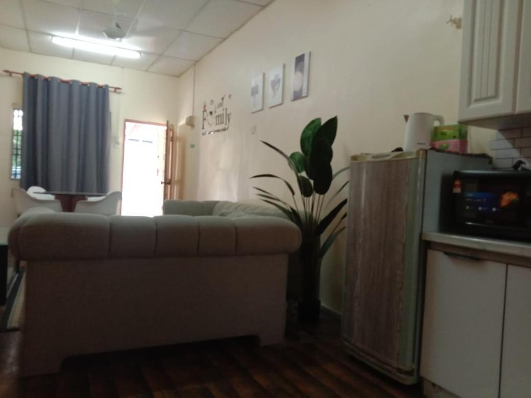 Homestay Tok Abah Seri Iskandar Exterior foto