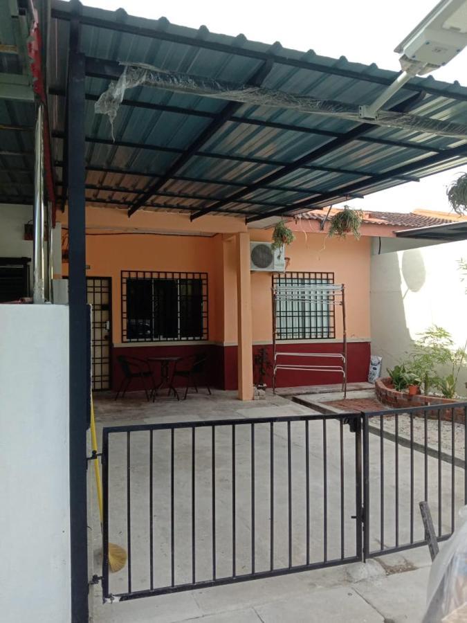 Homestay Tok Abah Seri Iskandar Exterior foto